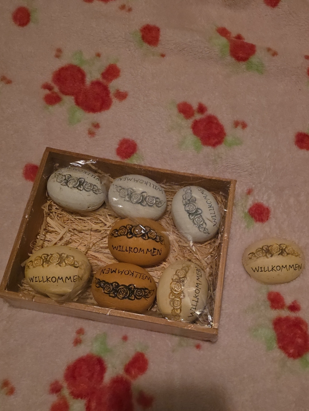 Willkommen Decorative Welcome Stones - Mixed Cream & Tan Set